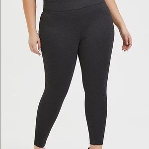Torrid Size 4 Grey Knit Pant